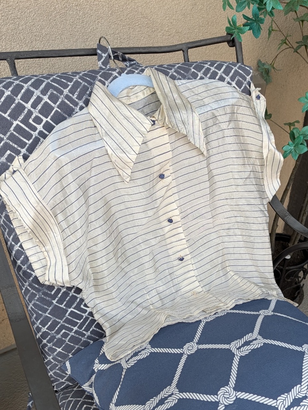 Flattering 1950’s Button-up Cap-Sleeve Stripped Shirt